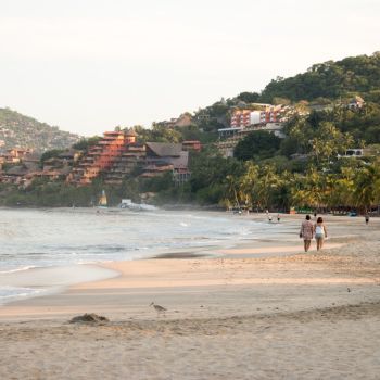 Playa La Ropa Zihuatanejo